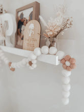 Load image into Gallery viewer, Pom Pom Daisy Garland | Neutral Love