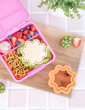 Load image into Gallery viewer, Flower Cut and Crimp Sandwich Pockets