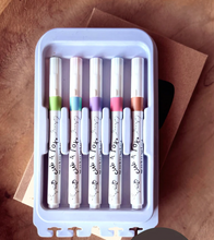 Load image into Gallery viewer, Squigs & Co Pastel Mess-less Marker Set