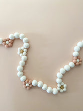 Load image into Gallery viewer, Pom Pom Daisy Garland | Neutral Love