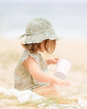 Load image into Gallery viewer, Bell Hat Eva | Thyme