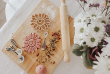 Load image into Gallery viewer, Sunflower Eco Cutter