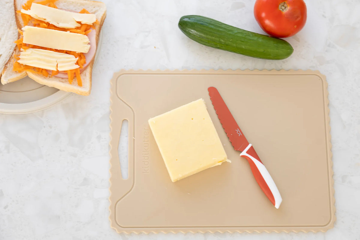 Wavy Silicone Cutting Board | Latte