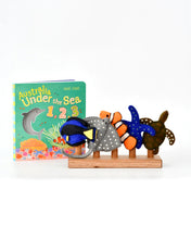 Load image into Gallery viewer, Australia Under the Sea 1, 2, 3 by Frané Lessac - Book and Finger Puppet Set