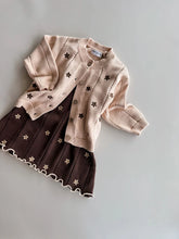 Load image into Gallery viewer, Cotton Knit Cardigan | Embroidery Brown Daisy