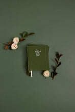 Load image into Gallery viewer, 2027 Planner | Signature | Vertical Weekly | Clover