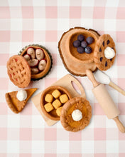 Load image into Gallery viewer, Felt Apple Pie Play Food Set