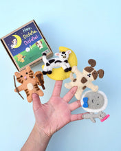 Load image into Gallery viewer, Hey Diddle Diddle Finger Puppet Set