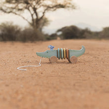Load image into Gallery viewer, Safari Friends Pull Along Crocodile