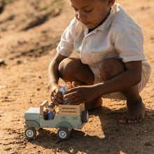 Load image into Gallery viewer, Safari Friends Wooden Safari Car with Animals