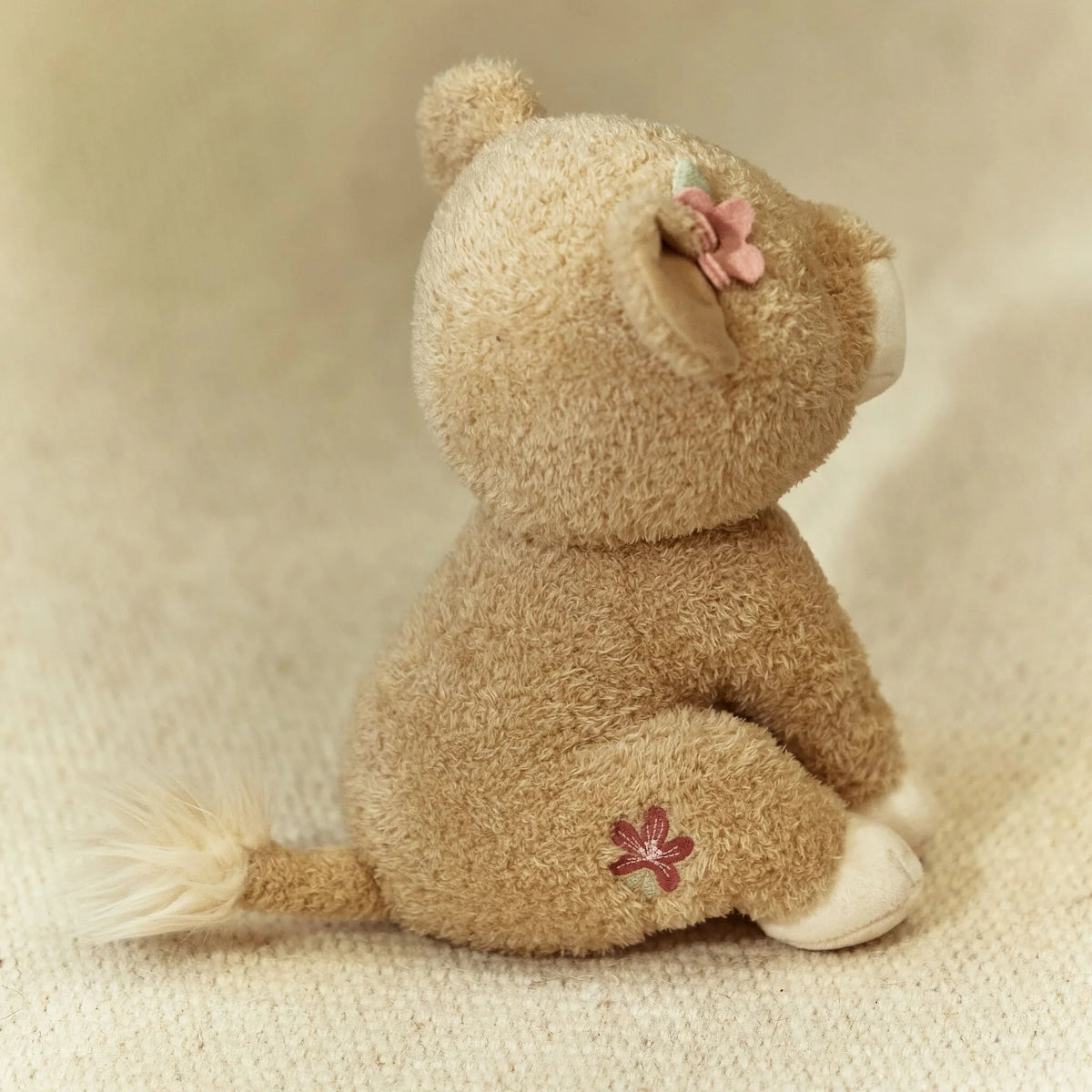 Cuddle Lioness 17cm