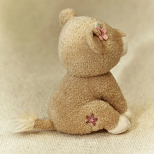 Load image into Gallery viewer, Cuddle Lioness 17cm
