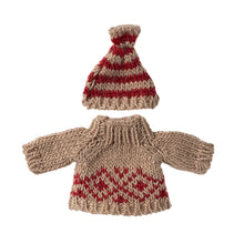 Load image into Gallery viewer, Knitted Sweater and Hat for Mum Mouse