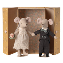 Load image into Gallery viewer, Maileg Wedding Mice Couple in Box Mum and Dad