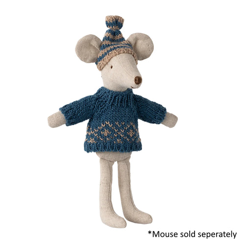 Knitted Sweater and Hat for Dad Mouse