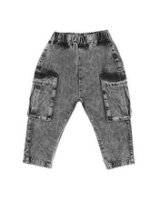 Load image into Gallery viewer, Washed Black Pull On Cargo Jeans