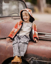 Load image into Gallery viewer, Washed Black Pull On Cargo Jeans