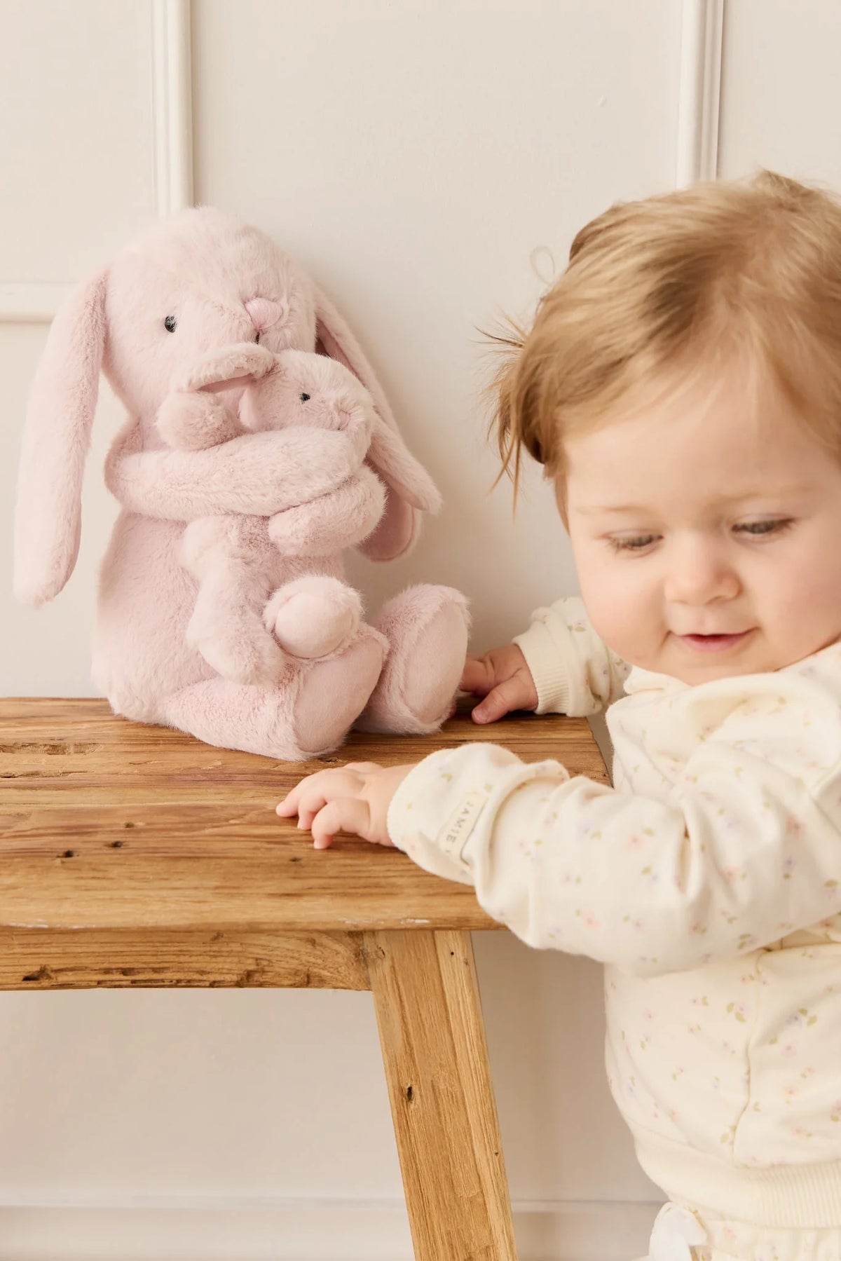 Snuggle Bunnies | Frankie the Hugging Bunny | Blossom