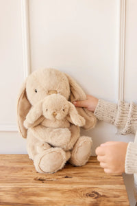 Snuggle Bunnies | Frankie the Hugging Bunny | Caramel
