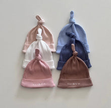 Load image into Gallery viewer, Baby Beanie Ribbed Knotted