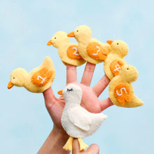 Load image into Gallery viewer, Five Little Ducks, Finger Puppet Set