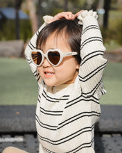 Load image into Gallery viewer, Sunglasses Heart Shape - Vanilla