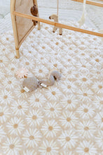 Load image into Gallery viewer, Quilted Linen Playmat | Daisy