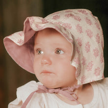 Load image into Gallery viewer, Searcher&#39; Reversible Ruffle Bonnet | Pippa/Rosa SIZE 6-12M